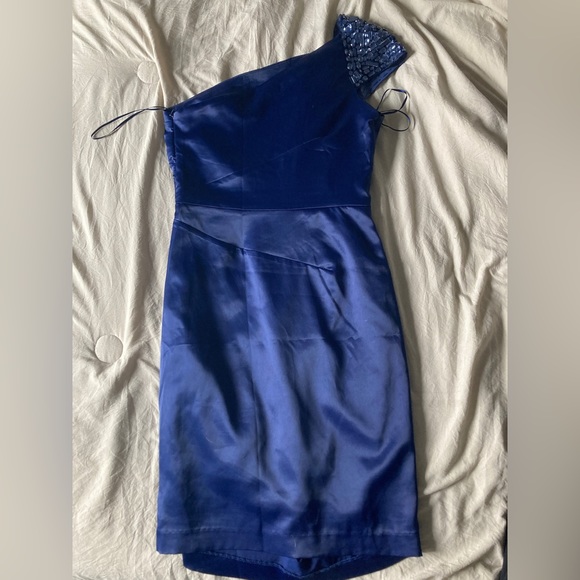 Royal blue formal dress and size Small. - Picture 4 of 4